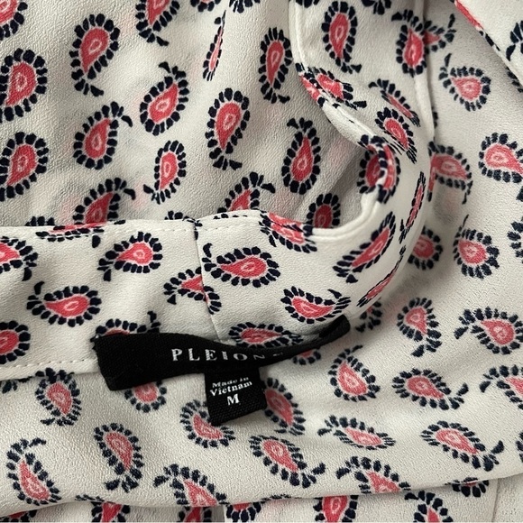 Pleione MEDIUM White Paisley Print Cuffed Cap Sleeve Boxy Top V-Neck pink - Picture 5 of 8